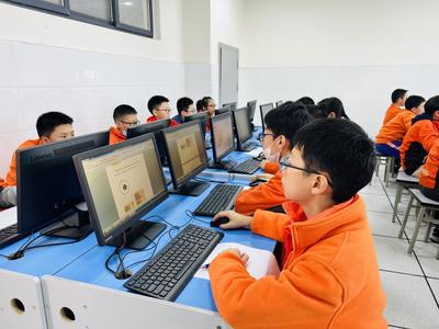 創(chuàng)新驅(qū)動未來 第四屆信息技術(shù)科技節(jié)—?jiǎng)?chuàng)意編程與計(jì)算機(jī)信息技術(shù)開發(fā)